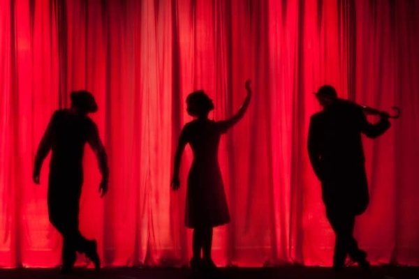 Plongez dans l'univers captivant du théâtre contemporain