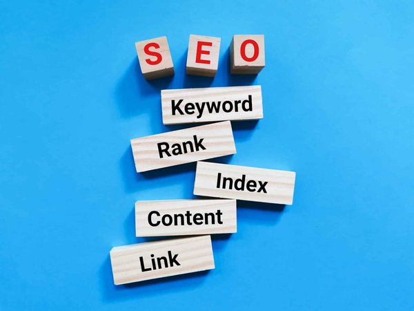 Quel est l'impact de l'algorithme Google Hummingbird sur les stratégies SEO ?